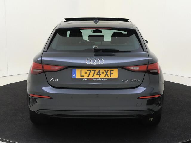 Audi A3 SPORTBACK 40 TFSI e Edition | Panoramadak | Parkeersensoren achter | Cruise control | CarPlay | Electronic climate control | Lane assist |