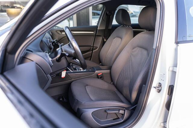 Audi A3 SPORTBACK 1.0 TFSI Koplampreiniging Airco 16"L.M. Radio/CD Multifunctioneel stuurwiel