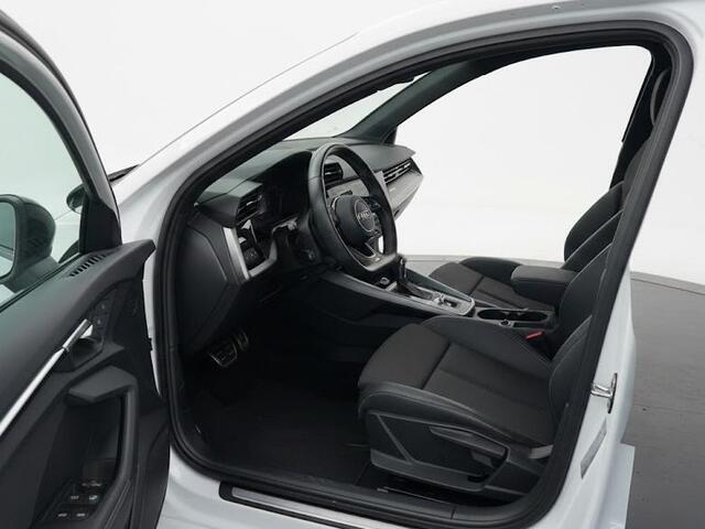 Audi A3 SPORTBACK 35 TFSI S edition 150PK | 2x-S-line | Achteruitrijcamera | Afgevlakt stuurwiel | Clima | Stoelverwarming |