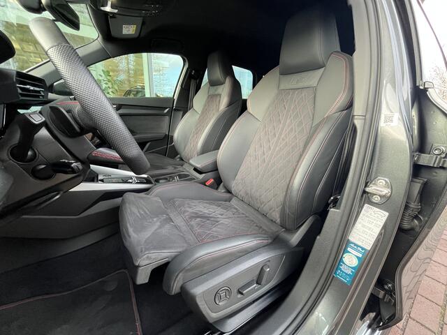 Audi A3 SPORTBACK 40 TFSI e S-line / Leder-Alacantara RS Stoelen met Rode Stiksels / Zwart Optiek Plus / Camera / Elek. Stoelverstelling / Elek. Achterklep / Audi smartphone interface / 18'' LMV