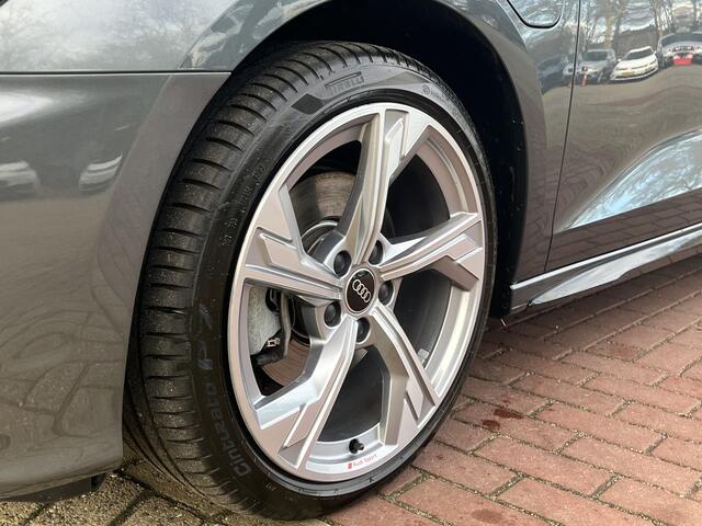 Audi A3 SPORTBACK 40 TFSI e S-line / Leder-Alacantara RS Stoelen met Rode Stiksels / Zwart Optiek Plus / Camera / Elek. Stoelverstelling / Elek. Achterklep / Audi smartphone interface / 18'' LMV