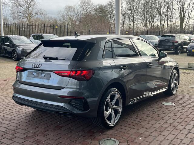 Audi A3 SPORTBACK 40 TFSI e S-line / Leder-Alacantara RS Stoelen met Rode Stiksels / Zwart Optiek Plus / Camera / Elek. Stoelverstelling / Elek. Achterklep / Audi smartphone interface / 18'' LMV
