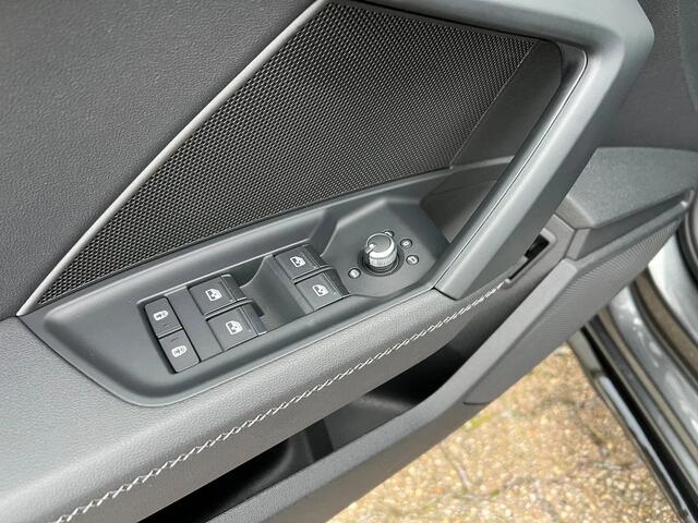 Audi A3 SPORTBACK 35 TFSI | S Edition | Trekhaak | 19 inch | Keyless | Zwart optiek