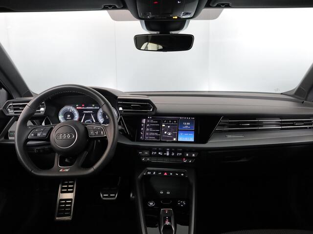 Audi A3 SPORTBACK 45 TFSI e S edition Competition 272 pk S-tronic | Verlengde garantie | Navigatie | Parkeersensoren (Park assist) | Achteruitrijcamera | Stoelverwarming | S-Line |