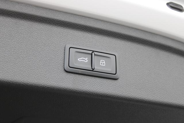 Audi A3 SPORTBACK 45 TFSI e S edition Competition 272PK |PANO-DAK|19-INCH|ELEKTR-STOEL|AMBIANCE-PRO|