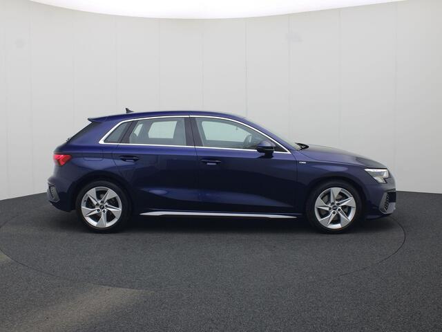 Audi A3 SPORTBACK 30 TFSI/110PK S edition · Navigatie · Parkeersensoren · Apple/Android Car Play ·