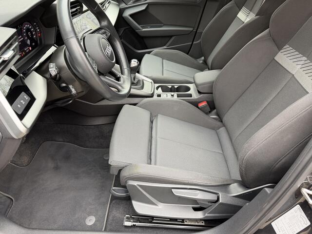 Audi A3 SPORTBACK 35 TFSI 150pk Advanced Edition / Carplay / Camera / Parkeer assistent / 17'' LM / Trekhaak