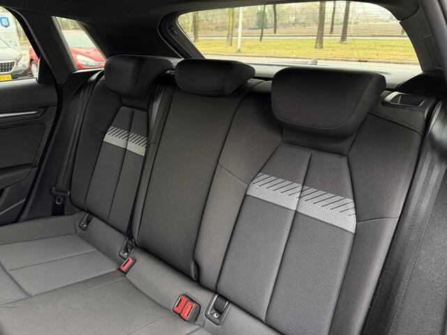 Audi A3 SPORTBACK 35 TFSI 150pk Advanced Edition / Carplay / Camera / Parkeer assistent / 17'' LM / Trekhaak