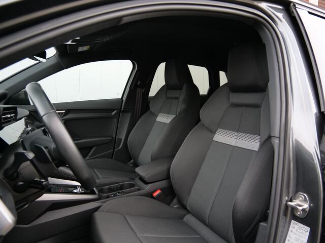 Audi A3 SPORTBACK 45 TFSI e S edition Competition 204 Pk Automaat DAB / Apple Carplay / Camera / S-Line