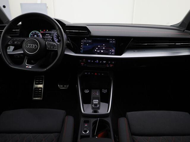 Audi A3 SPORTBACK 40 TFSIe 150kW/204PK S Edition · Panoramadak · Leder · Trekhaak · Garantie t/m 07-12-2028 of 100000km