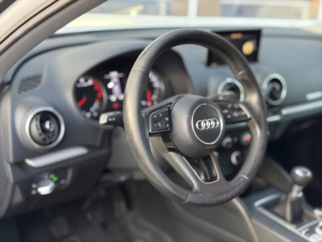 Audi A3 SPORTBACK 1.0 TFSI 116pk | Airco | Bi-xenon koplampen | Bluetooth | Isofix bevestiging voor kinderzitjes | Lichtmetalen velgen 18" | Radio cd speler | Perfect onderhouden!