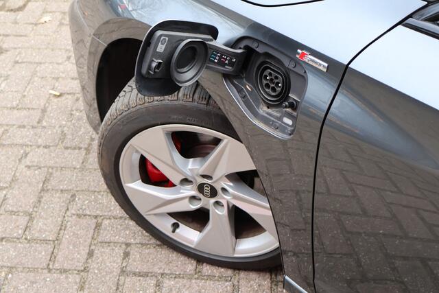 Audi A3 SPORTBACK 45 TFSI-e S Edition Competition | Origineel NL | 2x S-Line | Virtual Cockpit | Camera | Trekhaak | ACC |