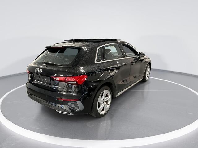 Audi A3 SPORTBACK 40 TFSIe 204pk S-tronic S Edition · Panoramadak · Apple/Android Car Play · Lederen Bekleding · Cruise Control · Navigatie · Stoelverwarming · P-Sensoren · 17'' Inch ·