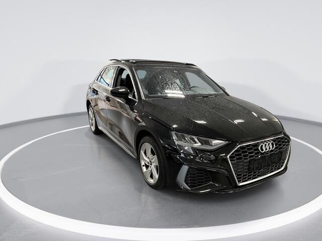 Audi A3 SPORTBACK 40 TFSIe 204pk S-tronic S Edition · Panoramadak · Apple/Android Car Play · Lederen Bekleding · Cruise Control · Navigatie · Stoelverwarming · P-Sensoren · 17'' Inch ·