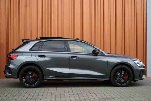 Audi A3 SPORTBACK 45 TFSI e S-line 245PK Panodak RS Stoelen Carbon Matrix Memory VOL!