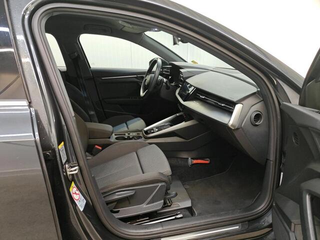 Audi A3 SPORTBACK 30 TFSI Advanced edition Airco ECC Sportstoelen Full LED Full Navi PDC Achter 17" Multispoke Virtual Cockpit NL Auto NAP + Historie