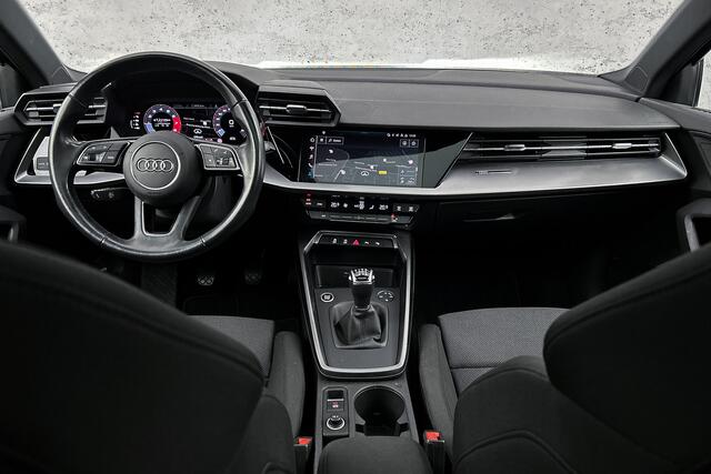 Audi A3 SPORTBACK 30 TFSI Business edition | Panoramadak | Digitaal display | LED koplampen