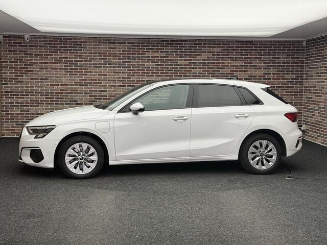 Audi A3 SPORTBACK 40 TFSI e Weing KM | Achteruitrijcamera | Panorama| Stoelverwarming |