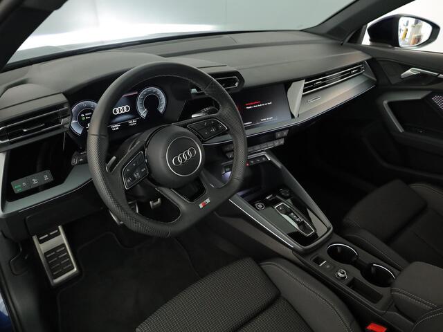 Audi A3 SPORTBACK 40 TFSI e S edition 240 pk S-tronic | Verlengde garantie | Navigatie | Parkeersensoren (Park assist) | Achteruitrijcamera | Stoelverwarming | S-Line |