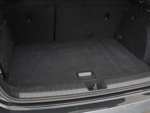 Audi A3 SPORTBACK 35 TFSI Business edition | Sportstoelen | Carplay | Virtual Cockpit | Park Assist | 18'' | Navigatie | Full LED | Climate control | Bluetooth | Cruise control