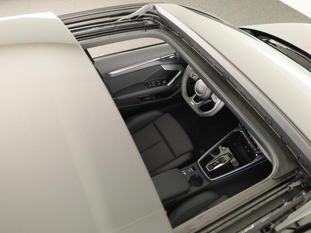Audi A3 SPORTBACK 45 TFSI e S edition Competition 245pk | Panoramadak | Sonos 3D | Ambient light | Parkeercamere | Adaptieve cruise controle