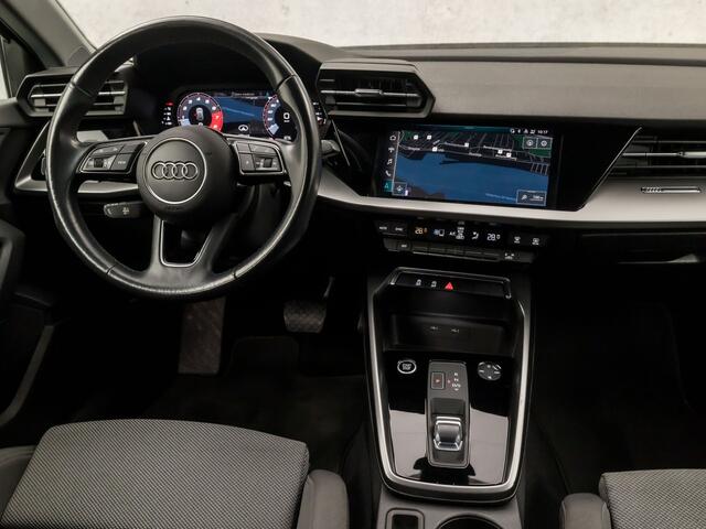 Audi A3 SPORTBACK 35 TFSI Sport 150Pk Automaat (APPLE CARPLAY, GROOT NAVI, CLIMATE, GETINT GLAS, SPORTSTOELEN, ZWART HEMEL, PARKEERSENSOREN, LED, LANE ASSIST, NIEUWSTAAT)