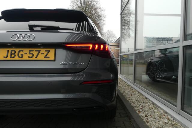 Audi A3 SPORTBACK 45 TFSI e S edition Competition ALCANTARA, MATRIX, ADAPT. CRUISE, CLIMA, NAVI, CAMERA, PDC V&A, APPLE CARPLAY/ANDROID AUTO, KEYLESS, ELEKT. ACHTERKLEP, LANE ASSIST, PRE SENSE, STOELVERWARMING, 79.913KM