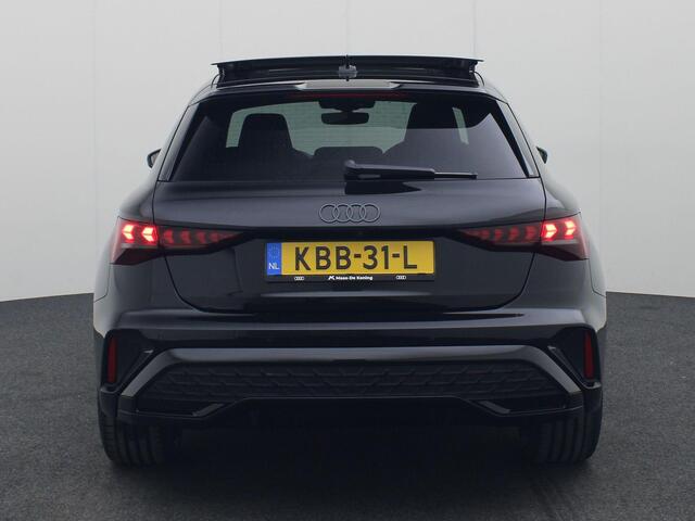 Audi A3 SPORTBACK 45 TFSI e S edition Competition Panoramadak · SONOS Sound System · 19'' lichtmetalen velgen · Sportstoelen alcantara
