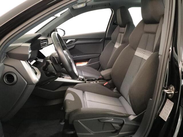 Audi A3 SPORTBACK 40 TFSI e S-Line 204 pk S-tronic | SOH 99% | Private lease vanaf ¤603,- | Panoramadak | Parkeersensoren (Park assist) | Achteruitrijcamera | Stoelverwarming | S-Line exterieur |