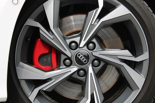 Audi A3 SPORTBACK 45 TFSI e S Edition - Volledig dealer onderhouden - Matrix - Adaptieve Cruise Control - 18 Inch - Virtueel cockpit - Zwart Hoogglans lijsten - Leuke frisse Audi - Achteruitrijcamera