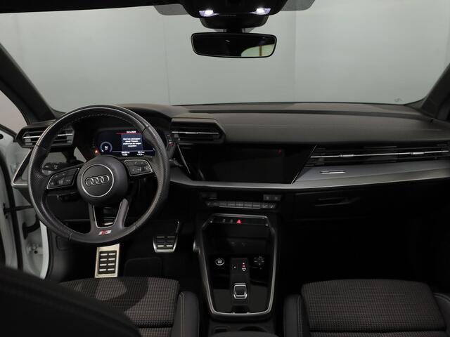 Audi A3 SPORTBACK 30 TFSI S edition 110 pk S-tronic | Verlengde garantie | Navigatie | Panoramadak | Parkeersensoren achter | Stoelverwarming | S-Line |
