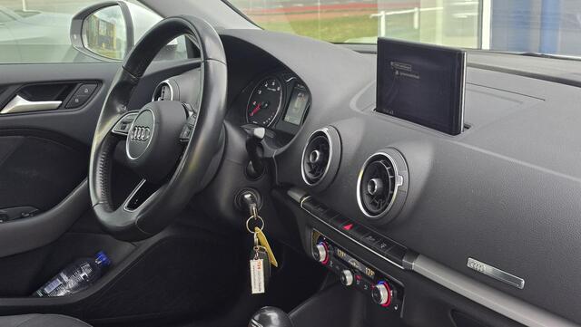 Audi A3 SPORTBACK 1.0 TFSI Pro Line | Automaat | Stoelverwarming | Navi | S-line | Lage Km's! | PDC