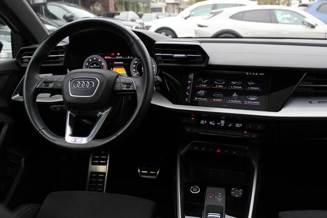 Audi A3 SPORTBACK 45 TFSI e S edition Competition / Camera / Panoramadak / Head-up / RS Seats / B&O / Elektr. stoelen / 19'' / CarPlay / Stoelmassage+Verwarming / Dodehoek / DAB / ACC