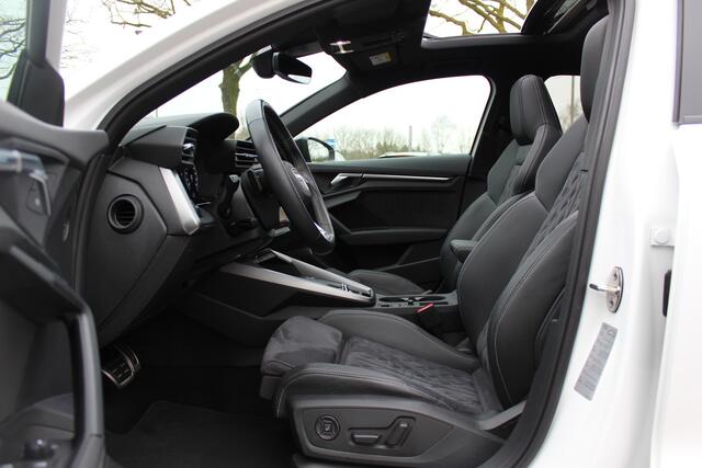 Audi A3 SPORTBACK 45 TFSI e S edition Competition / Camera / Panoramadak / Head-up / RS Seats / B&O / Elektr. stoelen / 19'' / CarPlay / Stoelmassage+Verwarming / Dodehoek / DAB / ACC