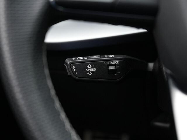 Audi A3 SPORTBACK 30 TFSI 110 pk S-tronic S-Line | Leder/alcantara | Stoelverwarming | Adaptive Cruise | Navigatie