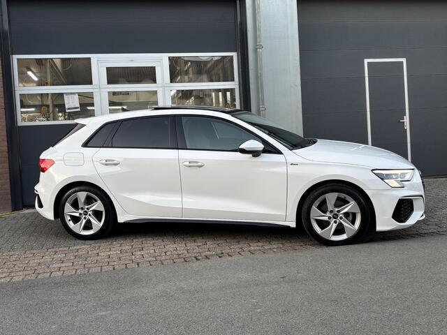Audi A3 SPORTBACK 30 TFSI S edition Black optic| Matrix Led| Panoramadak| App| Carplay| Private glass
