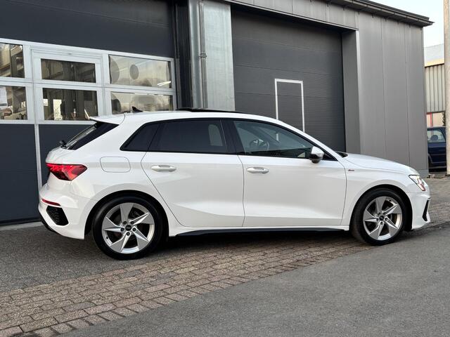 Audi A3 SPORTBACK 30 TFSI S edition Black optic| Matrix Led| Panoramadak| App| Carplay| Private glass