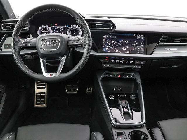 Audi A3 SPORTBACK 45 TFSIe 272pk S-Tronic S Edition Competition · SOH 100% · Panoramadak · Camera · Lederen Bekleding · Elek. Stoel Bestuurder · Elek. Achterklep · Dodehoeksensor · Garantie t/m 24-06-2030 of 100.000km