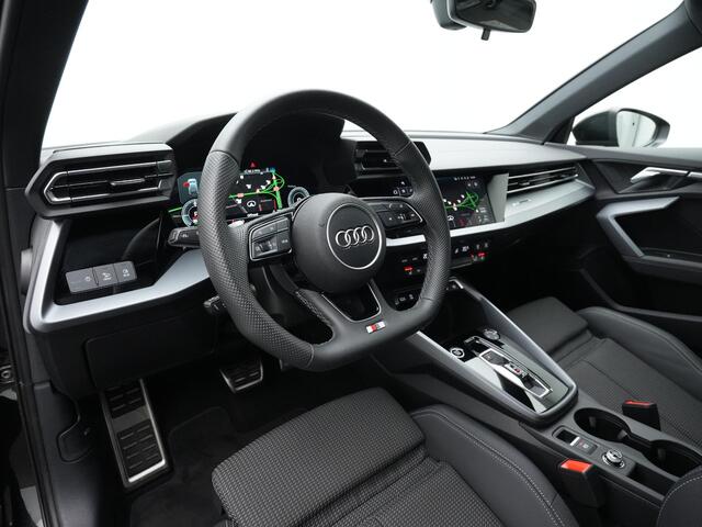 Audi A3 SPORTBACK 40 TFSI e 204 pk S edition / S-Line | Panoramadak | Achteruitrijcamera | Stoelverwarming | Adaptive Cruise | Navigatie