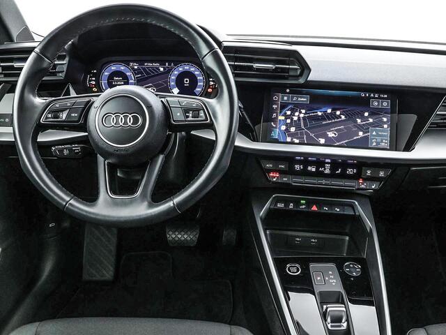 Audi A3 SPORTBACK 40 TFSIe 204pk S-tronic Edition · Panoramadak · Camera · S-line Exterieur · Navigatie · Dodehoek Detectie · Stoelverwarming · 17'' Inch ·