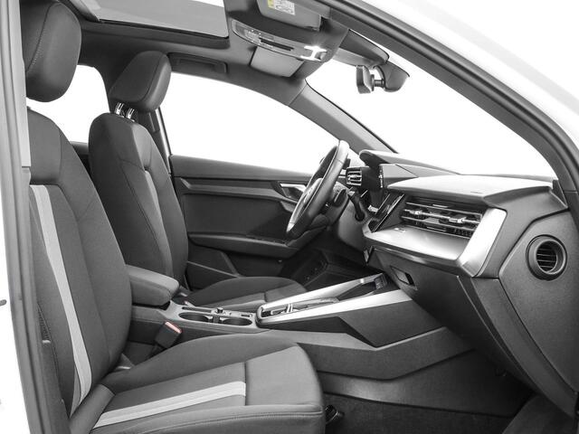 Audi A3 SPORTBACK 40 TFSIe 204pk S-tronic Edition · Panoramadak · Camera · S-line Exterieur · Navigatie · Dodehoek Detectie · Stoelverwarming · 17'' Inch ·