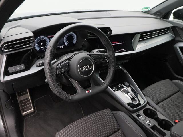 Audi A3 SPORTBACK 45 TFSi e 272 Pk S-Line Competition | Stoelverwarming | Trekhaak | Camera | Adaptive Cruise | Climatronic | CarPlay | Sonos Audio | 19 Inch | 6.106 Km !!