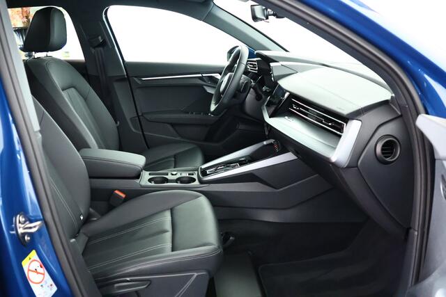 Audi A3 SPORTBACK 35 TFSI S-Line / LED / ACC / CarPlay / Camera / Navi