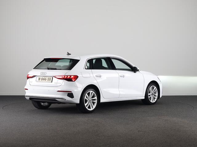 Audi A3 SPORTBACK 30 TFSI Attitude 110 pk S-tronic | Navigatie | Parkeersensoren achter | Cruise control | LED koplampen | Apple Carplay/Android Auto |