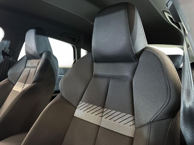 Audi A3 SPORTBACK 35 150pk TFSI S edition Stoelverwarming voorin | Sportstoelen zwarte stof | Parkeersensoren | Achteruitrijcamera