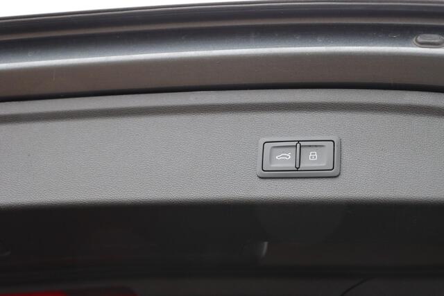 Audi A3 SPORTBACK 40 TFSI e S-Line Edition 204pk S-Tronic | Carplay | Parkassist | ACC | Elektrische stoelen
