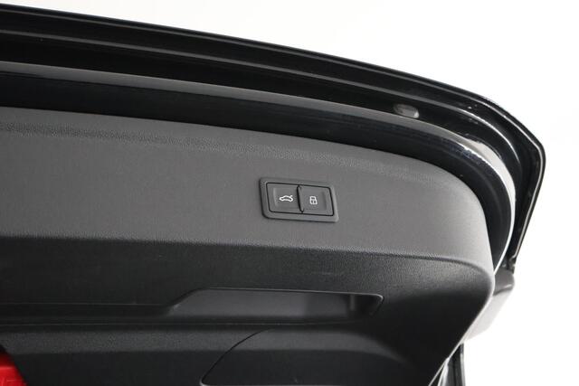 Audi A3 SPORTBACK 45 TFSI e 245pk S edition Elek Stoelen + Massage Camera ACC Stoelverwarming Virtual Cockpit Stoelverwarming Navigatie S-Line