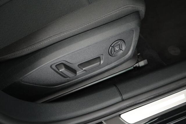 Audi A3 SPORTBACK 45 TFSI e 245pk S edition Elek Stoelen + Massage Camera ACC Stoelverwarming Virtual Cockpit Stoelverwarming Navigatie S-Line