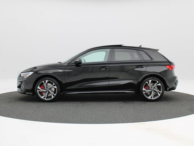 Audi A3 SPORTBACK 45 TFSI e | S edition Competition | 18 inch | Privacy glas | Panoramadak | Sonos 3D| Rode remzadels |