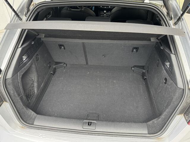 Audi A3 SPORTBACK 35 TFSI CoD Design Pro Line Plus | Panoramadak | Parkeersensoren | Lichtmetalen velgen 18'' | Apple CarPlay / Android Auto |